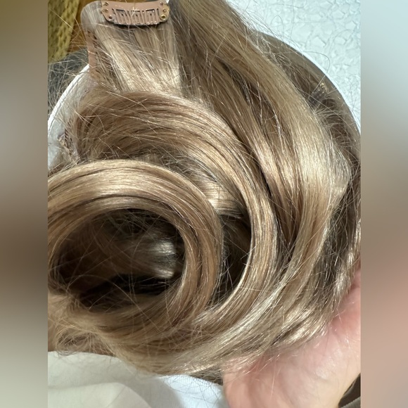 NWT never worn 16" Seamless Dimensional Natural Blonde Clip-Ins (160g) - Picture 8 of 11